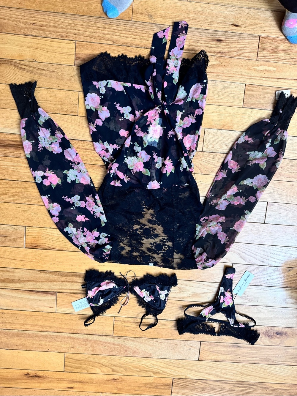 Victoria's Secret Black Floral Lace Strapless Chemise Set - Picture 4 of 8